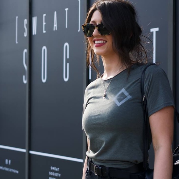 Meet your Posher! ✨ - Picture 6 of 7